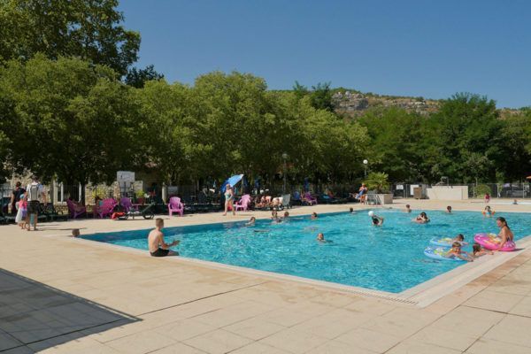 La piscine du camping les platanes
