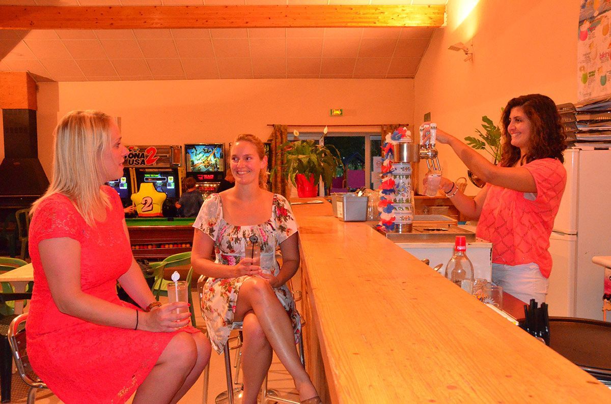 Bar du camping les platanes en Ardèche